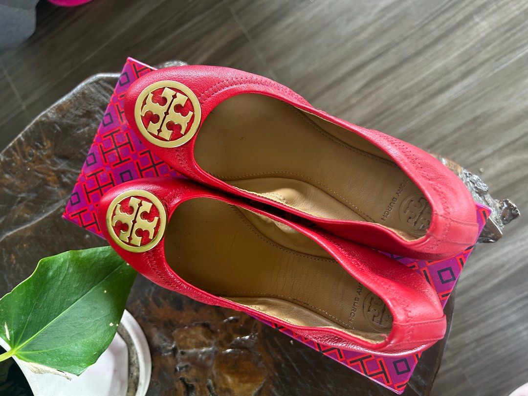 TORY BURCH BENTON TRAVEL BALLET (Category: Flats & Sandals) located in Plaridel. Submitted by marquezdiane (Listing ID 1309732602, Image 2). Description: THIS IS 100% ORIGINAL. RFS: WRONG SIZE SIZE 5.5 GOT IT ON SALE.