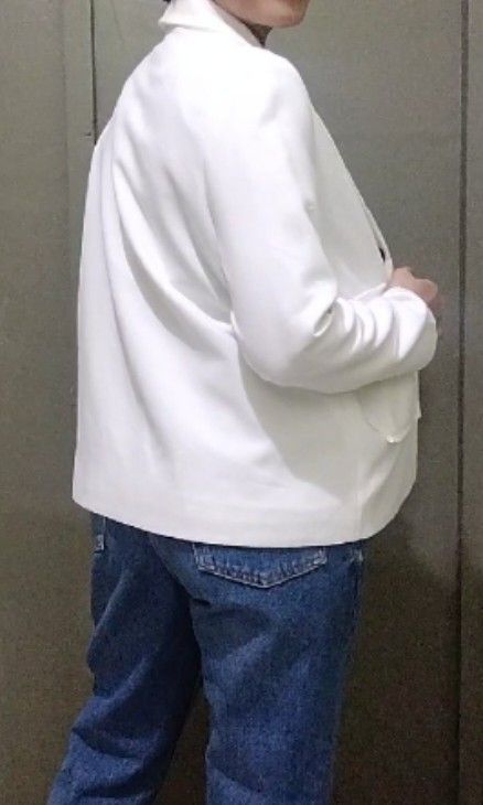 White Blazer (Category: Coats, Jackets and Outerwear) located in Cebu City. Submitted by laganda (Listing ID 1309803903, Image 3). Description: fits small-medium ( armhole 18" length 23" ).
