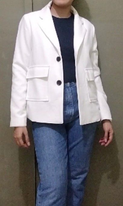 White Blazer (Category: Coats, Jackets and Outerwear) located in Cebu City. Submitted by laganda (Listing ID 1309803903, Image 1). Description: fits small-medium ( armhole 18" length 23" ).