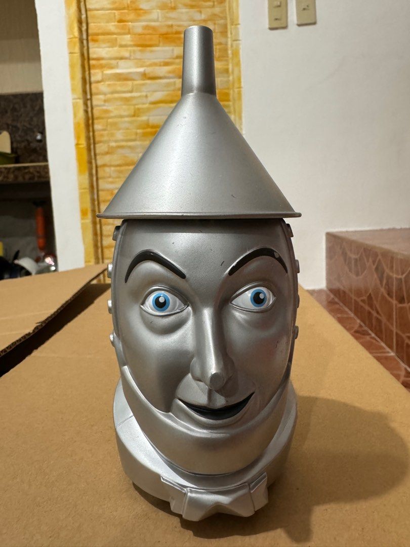 WIZARD OF OZ TIN MAN MUG (Category: Looking For) located in Cavite. Submitted by nomadicthriftlyf (Listing ID 1309738955, Image 2). Description: ORIGINAL WIZARD OF OZ Mug Tinman Ringling Bros. Barnum & Bailey Souvenir Cup VINTAGE World on Ice Ideal for Vintage collectors and gifting. .
