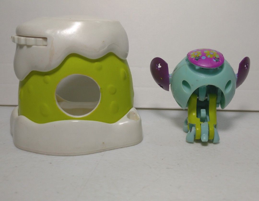 Zoobles Spin Master Chillski 135 Elephant (Category: Designer & Blind Box Toys) located in Caloocan City. Submitted by tofu_mirin21152 (Listing ID 1309744097, Image 3). Description: ❗❗❗PLS READ DESC❗❗❗ •Original packaging NOT included •Magnet in the house and in the toy works •all paint details on the toy is NOT chipped or damaged • brand/s of the toy is on the bottom of the house •FIXED PRICE & VIEW THE PICTURES CAREFULLY rfs: need funds for med