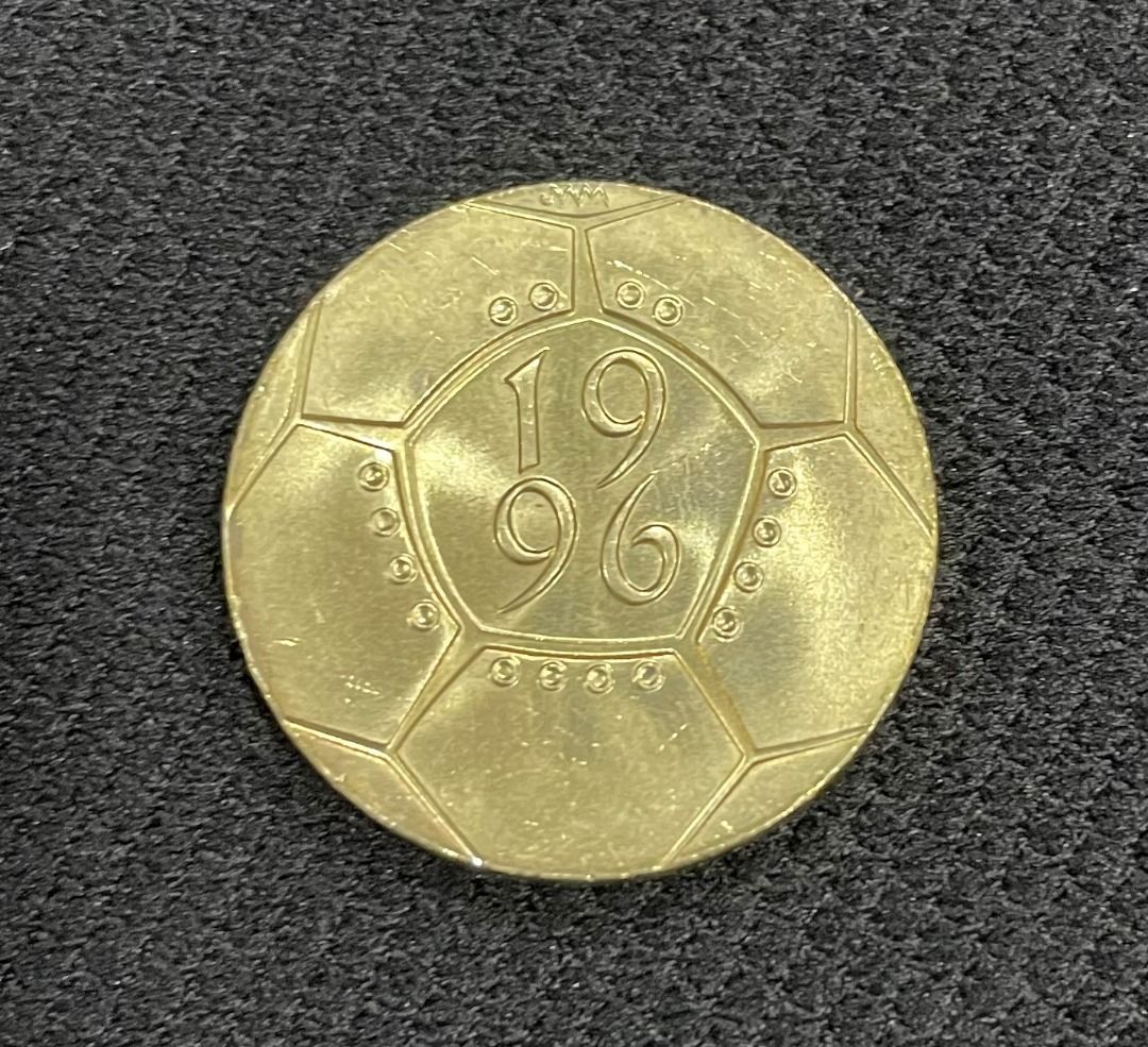 1996年第十屆歐洲國家盃(英國主辦) 英國2鎊紀念幣, 興趣及遊戲, 收藏品及紀念品, 錢幣- Carousell