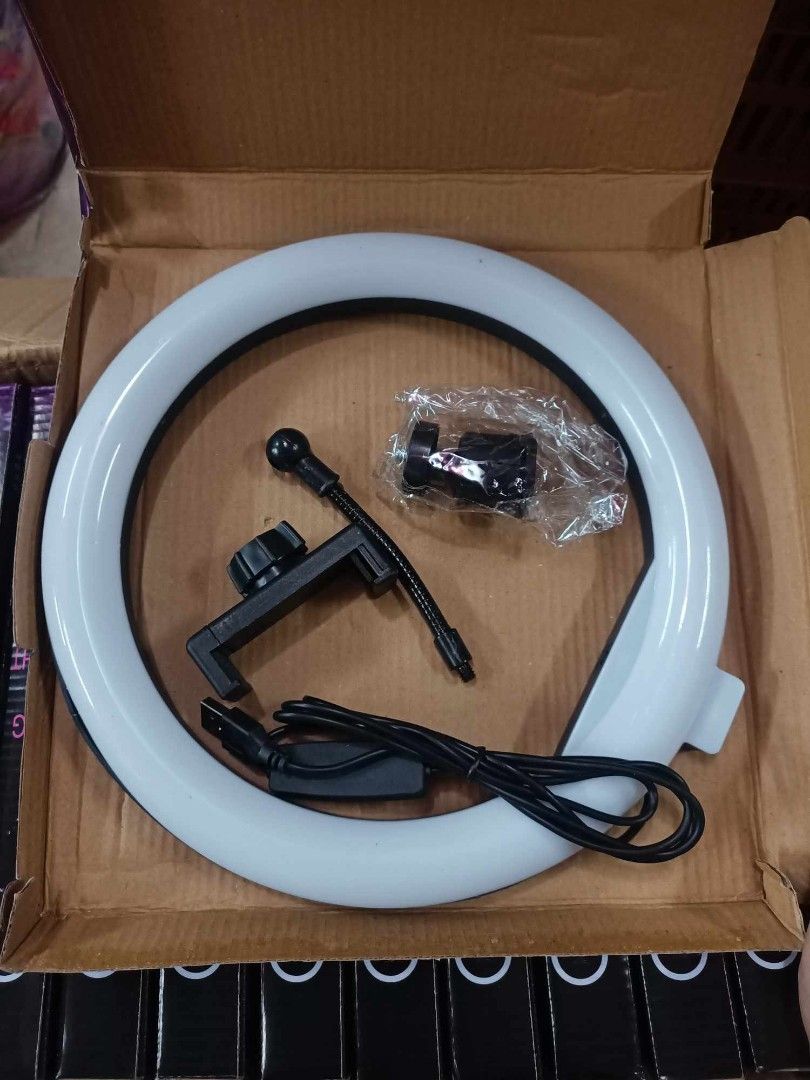 26cm RINGLIGHT (Category: Lighting) located in Quezon City. Submitted by fconnie15407950 (Listing ID 1309949778, Image 3). Description: .