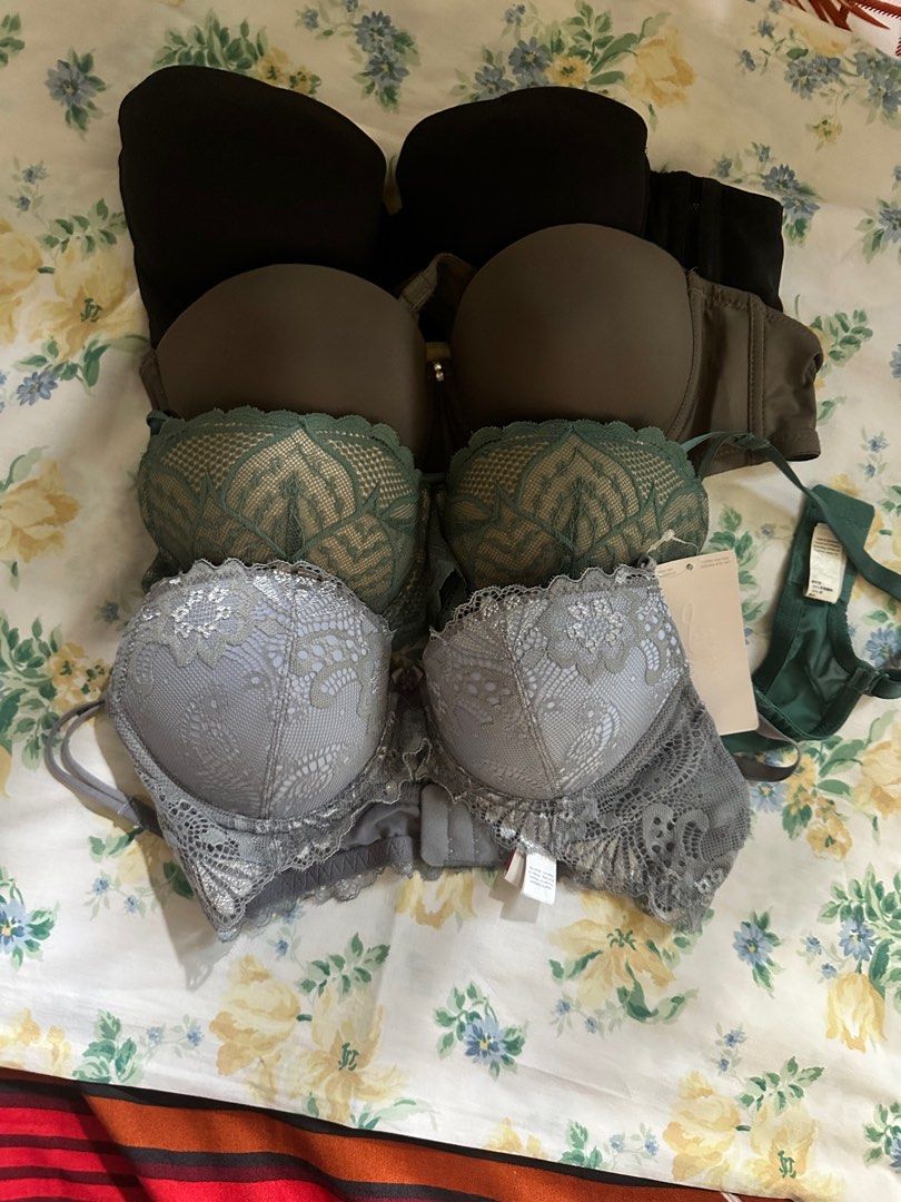 4pcs Triumph Bra (Category: Undergarments & Loungewear) located in Pasay City. Submitted by treajo (Listing ID 1309914021, Image 2). Description: -decluttering -no strap ( black & gray) -in good condition.