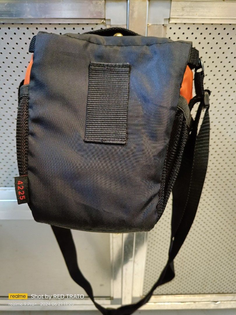 💯 Tamrac 4225 camera bag (Category: Camera Bags & Carriers) located in General Mariano Alvarez. Submitted by randzwurkz85264 (Listing ID 1310049991, Image 2). Description: .