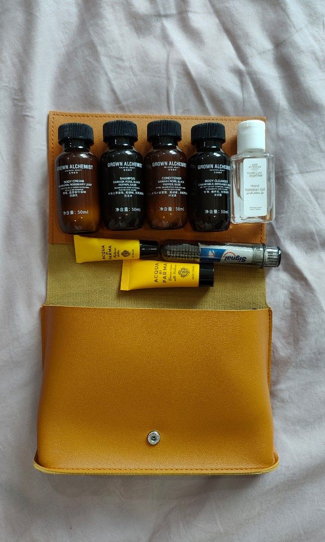 Acqua Di Parma Grown Alchemist Etihad Kit (Category: Bath) located in Pasig City. Submitted by linustindahan (Listing ID 1309954630, Image 1). Description: Acqua di Parma Hand Cream 10ml Acqua Di Parma Lip Balm 3ml Grown Alchemist shampoo 50ml Grown Alchemist conditioner 50ml Grown Alchemist body lotion 50 ml Grown Alchemist Body Wash 50ml Hand Sanitizer.