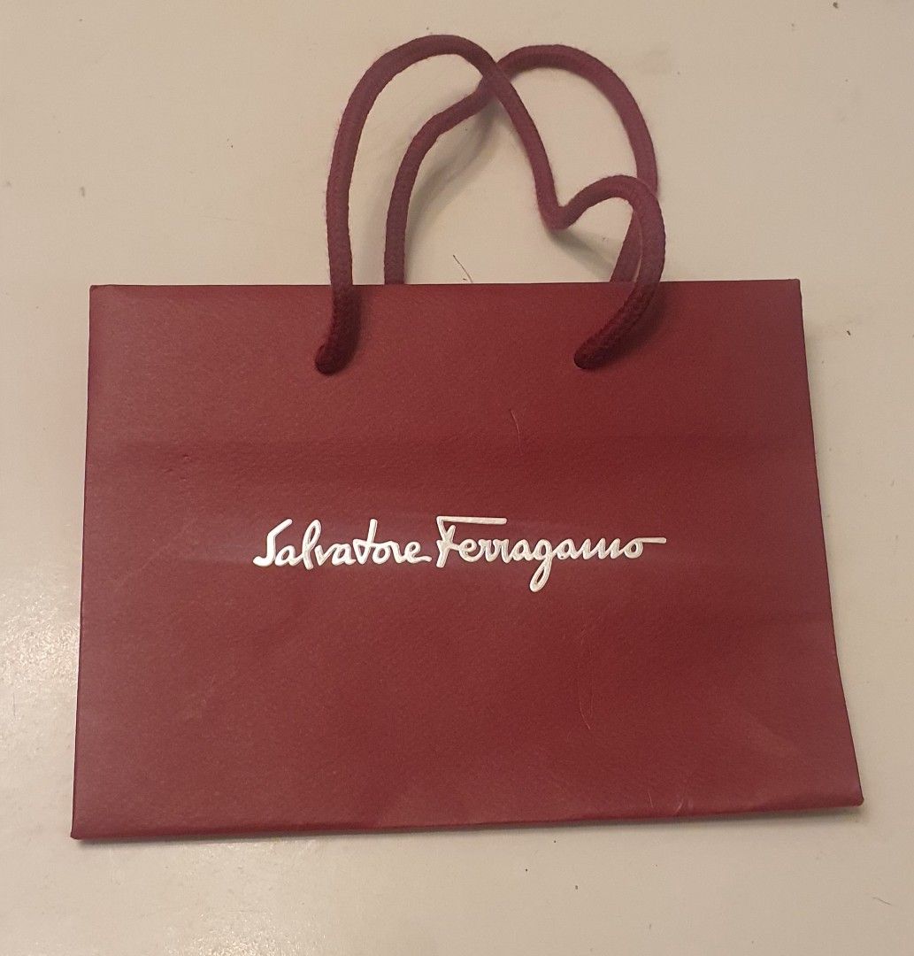 Authentic saltore ferragamo (Category: Luxury Bags & Wallets) located in Cavite. Submitted by ohmie23 (Listing ID 1309932415, Image 2). Description: Authentic saltore ferragamo dimention 8.5x6 inch.