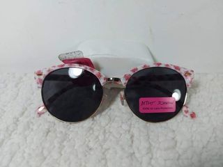 Betsey Johnson Women's UV Protection Sunglasses J702 (S21)