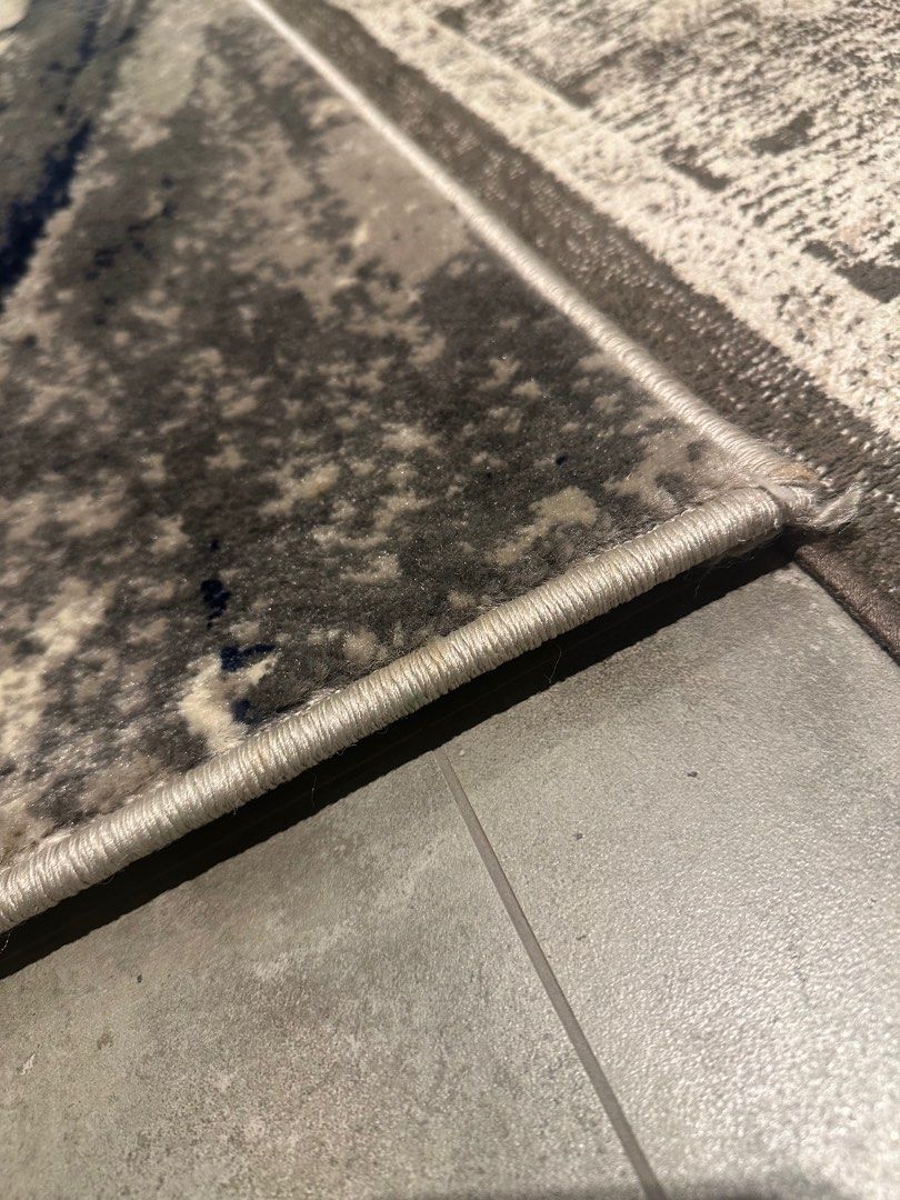 Carpet 2m (Category: Carpets & Mats) located in Singapore. Submitted by ern (Listing ID 1310025821, Image 3). Description: Like new 2m carpet.