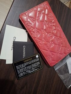 ‼️SALE‼️CHANEL💯 Authentic. 

Patent Calfskin Lucky Symbols Yen Wallet Pink
