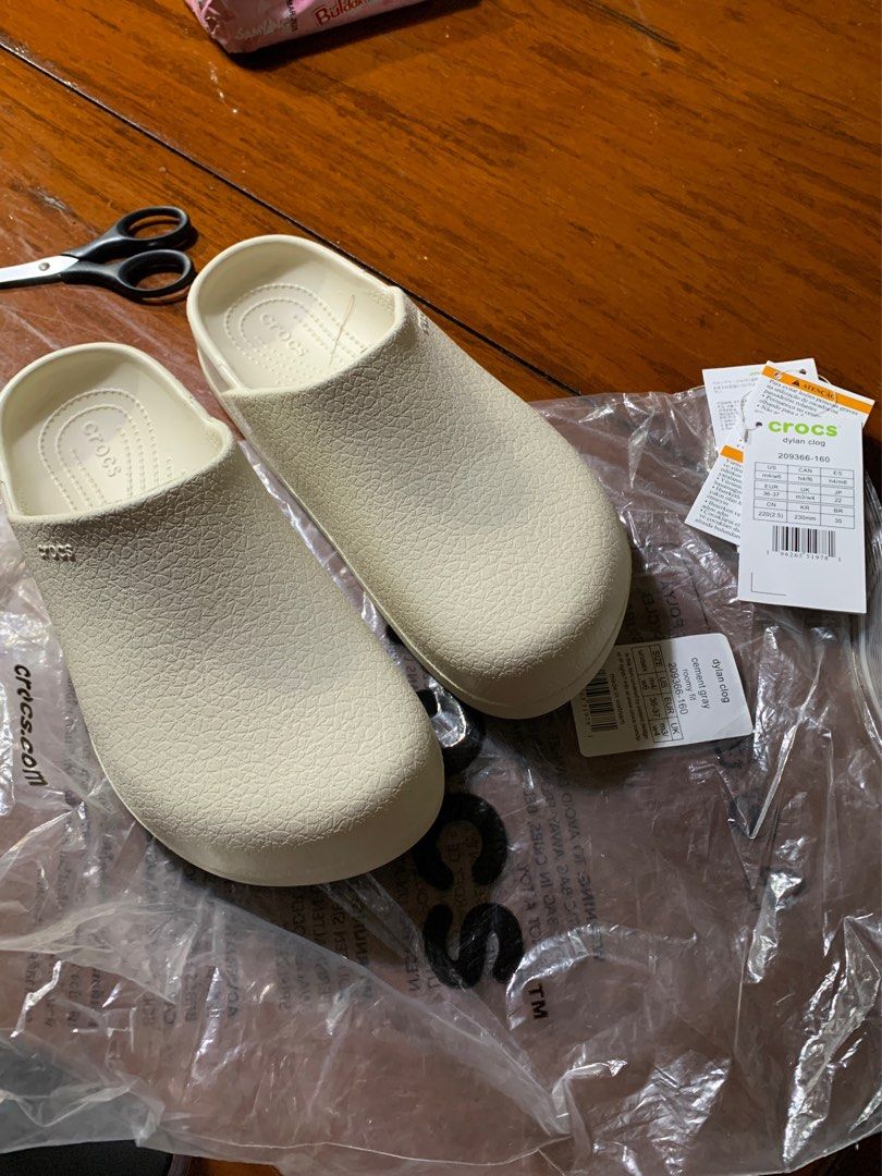 CROCS Dylan Clogs (Category: Slippers and slides) located in Manila. Submitted by brbdecluttering (Listing ID 1310020852, Image 1). Description: M4/W6.