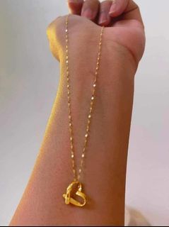 Dancing Chain with Pendant in 18Karat Saudi Gold