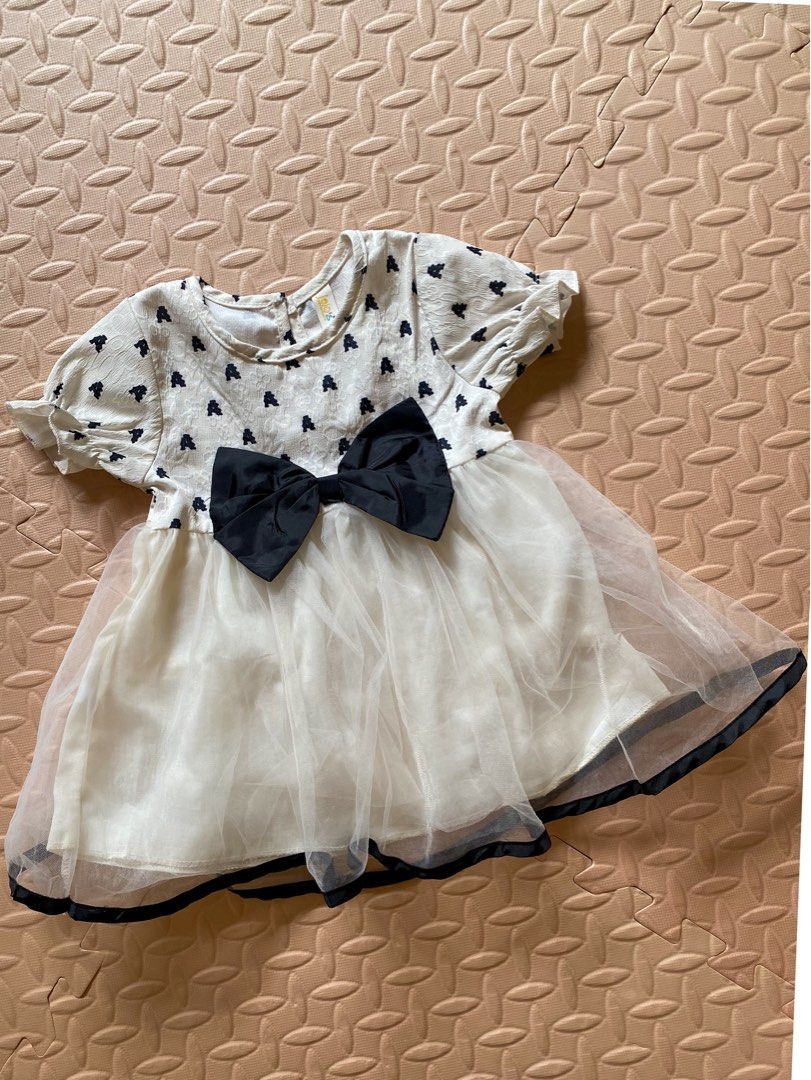 Dress for 1yr old (12m) (Category: Babies & Kids Fashion) located in Pasig City. Submitted by chlba (Listing ID 1310063582, Image 1). Description: DECLUTTERING‼️ *personal preloved* Washed but never worn 12m ₱220 📍Pasig 💰Unionbank and Gcash 🚛 J&T, Lalamove or sco (sf only) .