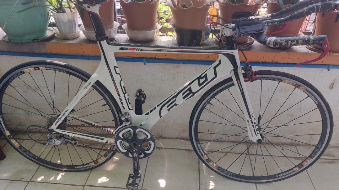 Felt B16 Tribike full carbon (Category: Bicycles) located in Caloocan City. Submitted by japansurpluscaloocansouth (Listing ID 1310064437, Image 1). Description: felt b16 Tribike full carbon aero frame and fork size 54 for 5'9 up 10 speed 700x23c tires see pics for more details 50k caloocan city 09761496242.