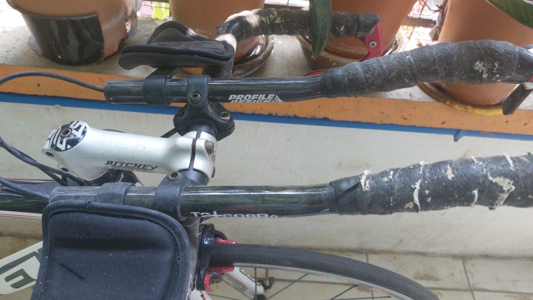 Felt B16 Tribike full carbon (Category: Bicycles) located in Caloocan City. Submitted by japansurpluscaloocansouth (Listing ID 1310064437, Image 3). Description: felt b16 Tribike full carbon aero frame and fork size 54 for 5'9 up 10 speed 700x23c tires see pics for more details 50k caloocan city 09761496242.