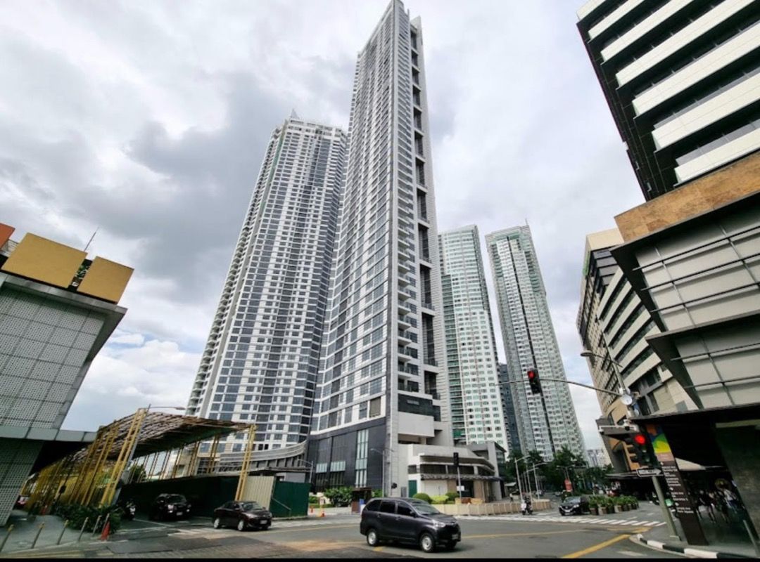 Garden Towers (Category: Apartments & Condos) located in Pasig City. Submitted by PhilRealEstateFinder (Listing ID 1309925041, Image 1). Description: FOR SALE! The Garden Towers Tower 1 (Ayala Premier Development) Across Holiday Inn, Makati 1BR unit with 1 parking slot 1 T&B accessible from the bedroom and kitchen 70 sqm 40th floor Fully-finished With walk-in closet With ACs Cooktop Rangehood Kitchen Cabinet/countertop Turned-over: Year 2022 New 