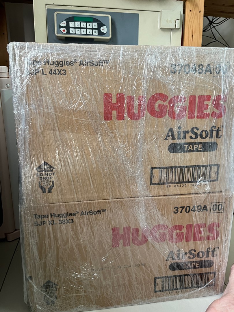 Huggies 1 box L and XL= 114 L = 132, Babies & Kids, Bathing & Changing ...