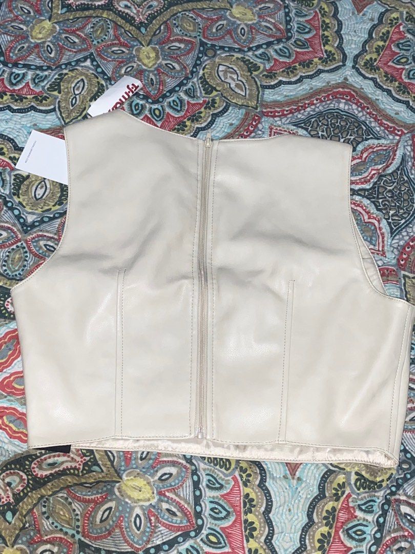 Leather crop top (Category: Others Tops) located in Cagayan de Oro. Submitted by vgiveraaa (Listing ID 1309997088, Image 3). Description: Brand new! never been worn! the quality is so good, not thick leather so its not so init on skin..