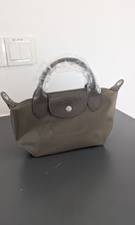 (Category: ) located in . Submitted by gwen_y (Listing ID 1309918038, Image 1). Description: .