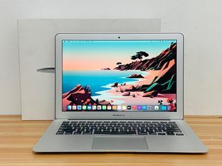 MacBook Air (13.3-inch, 2017) 1.8Ghz, 8GB RAM, CORE i5, 128gb SSD FLASH STORAGE COMPLETE WITH BOX