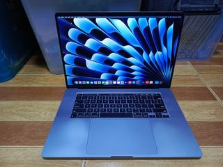 MacBook pro 2019 16 inch 16 GB ram i7 512 ssd