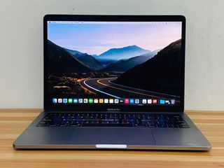 MacBook Pro Touchbar (13.3-inch, 2018) 2.3GHz 8GB RAM, CORE i5, 256GB SSD FLASH STORAGE