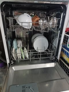 maximus 12 plates dishwasher like new.