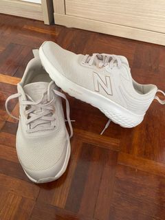 (Category: ) located in . Submitted by wardrobe42 (Listing ID 1309935602, Image 1). Description: .