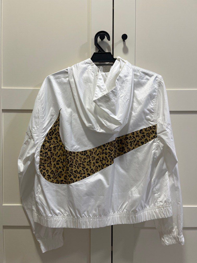 Nike Windbreaker L Size Women s Fashion Activewear on Carousell