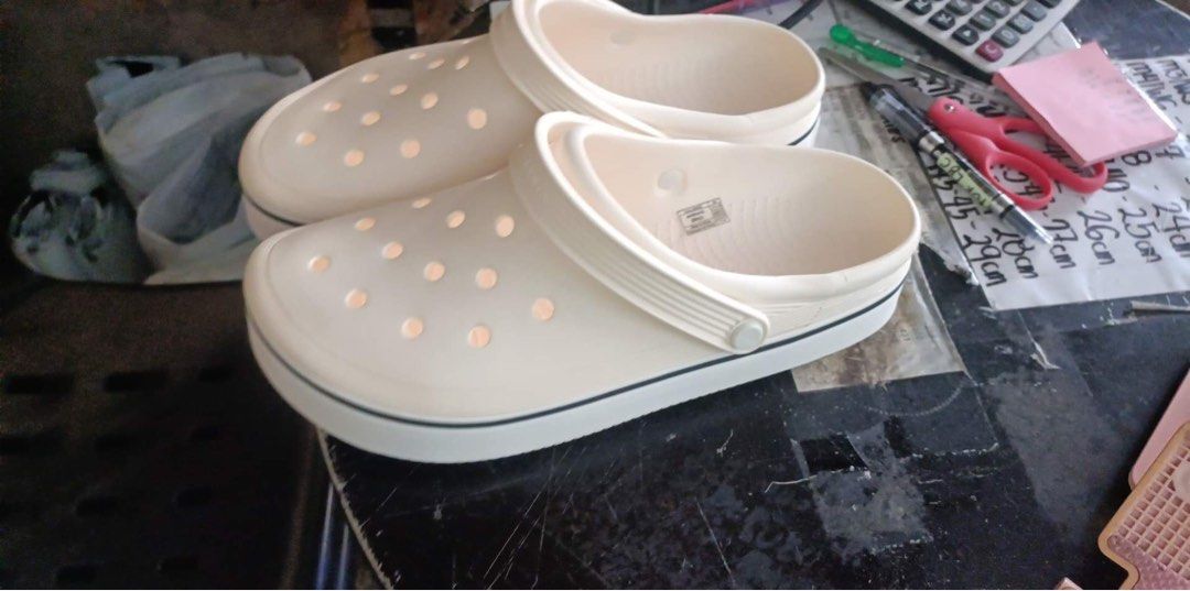 Offcourt clog (Category: Flats & Sandals) located in Manila. Submitted by bukid (Listing ID 1309930939, Image 2). Description: .