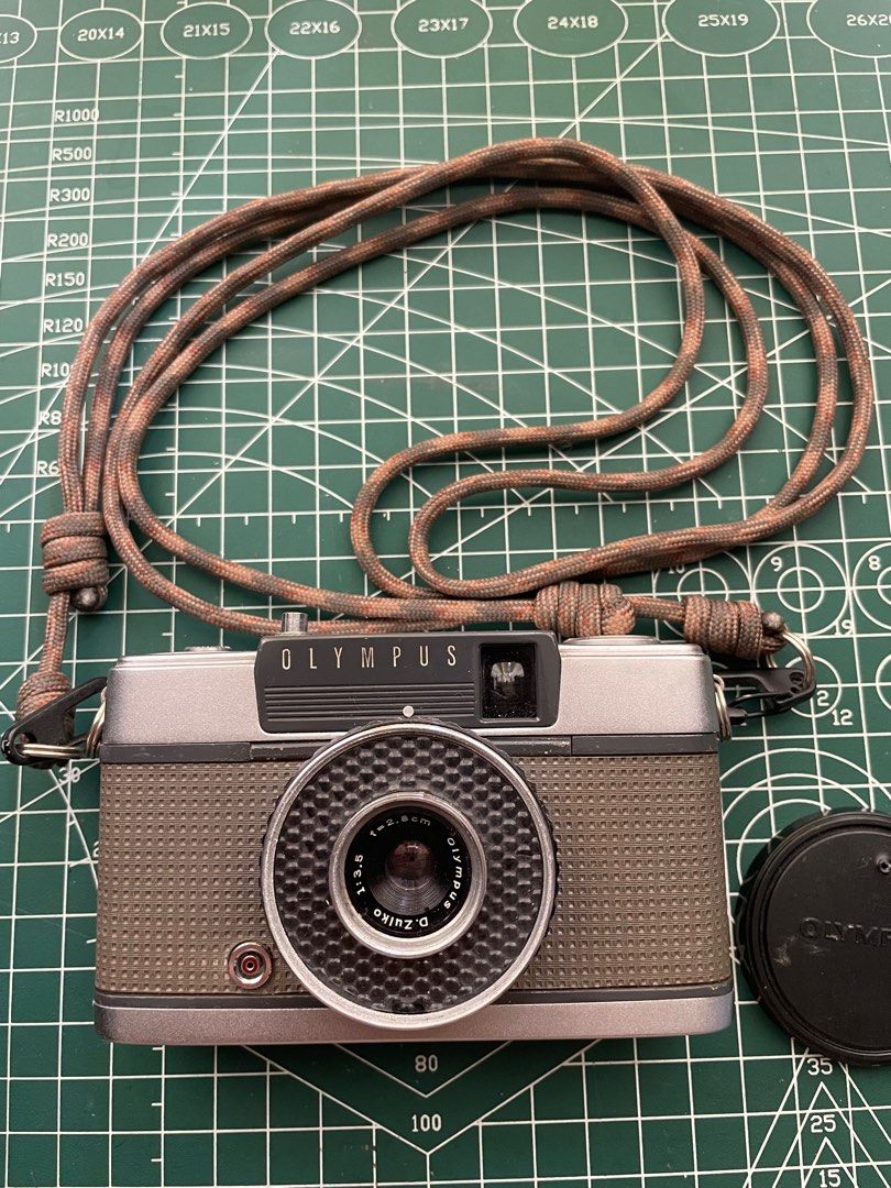Olympus Pen EE Half Frame Film Camera (Category: Cameras) located in Cavite. Submitted by youknowwhat.cs (Listing ID 1309953285, Image 2). Description: Includes original leather case, loaded film inside, film roll, personally made strap..