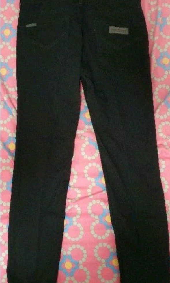 Pre-loved Black Paddocks Jeans (Category: Jeans) located in Manila. Submitted by whitepaws.b278660 (Listing ID 1310067124, Image 2). Description: Decluttering... 🌹 Men's Paddocks Jeans in pristine condition. 😊 - One of our brother's barely used clothing as he's working from home. - 😅 Brand: Paddocks (Bought in SM North Edsa Department Store) Size: 36 Color: Black *Photos posted are unironed and as is.* 📷 Payment first before arranging shipmen