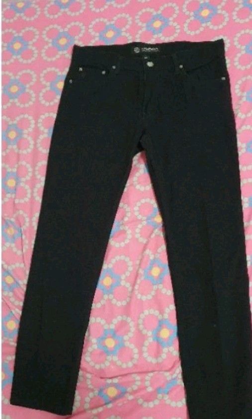 Pre-loved Black Paddocks Jeans (Category: Jeans) located in Manila. Submitted by whitepaws.b278660 (Listing ID 1310067124, Image 1). Description: Decluttering... 🌹 Men's Paddocks Jeans in pristine condition. 😊 - One of our brother's barely used clothing as he's working from home. - 😅 Brand: Paddocks (Bought in SM North Edsa Department Store) Size: 36 Color: Black *Photos posted are unironed and as is.* 📷 Payment first before arranging shipmen