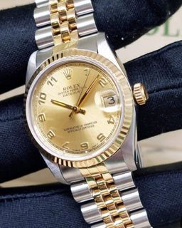 R O L E X 31mm Oyster Perpetual 18K Half Yellow Gold Champagne Arabic Dial Datejust REF: 68273 (9.70 Million Series)(2)
Condition 9/10
Comes with Authentication Cert and Rolex Box  SINGAPORE ONHAND