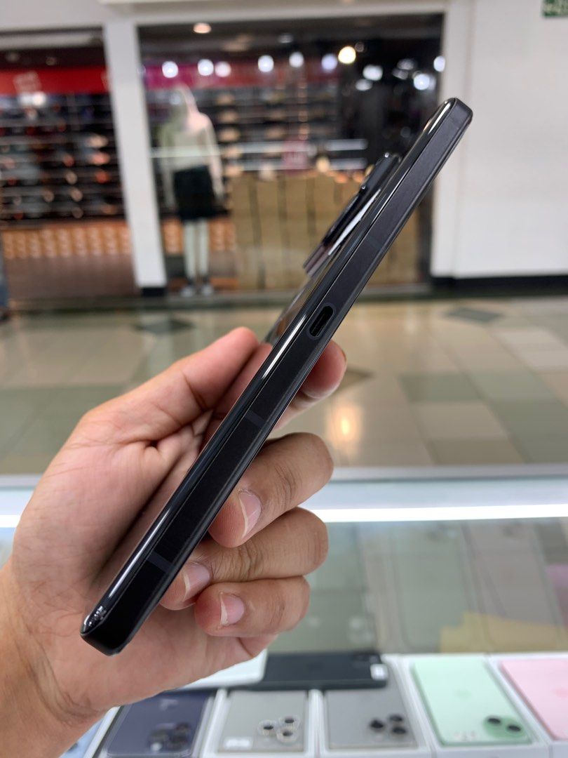 ROG 8 (8/256gb) (Category: Android Others) located in Manila. Submitted by arzillah (Listing ID 1310060511, Image 2). Description: ROG 8 8gb ram 256gb rom Factory unlock Global With original Charger Slightly use No dents No scratches No issue All in good conditions Open for COD/COP + SF Manila area (sameday delivery) Province area (via LBC) required DP to avoid cancellations Physical store: Greenhills shopping Center, 2ndfloor, stall#: Ai 11 Cont