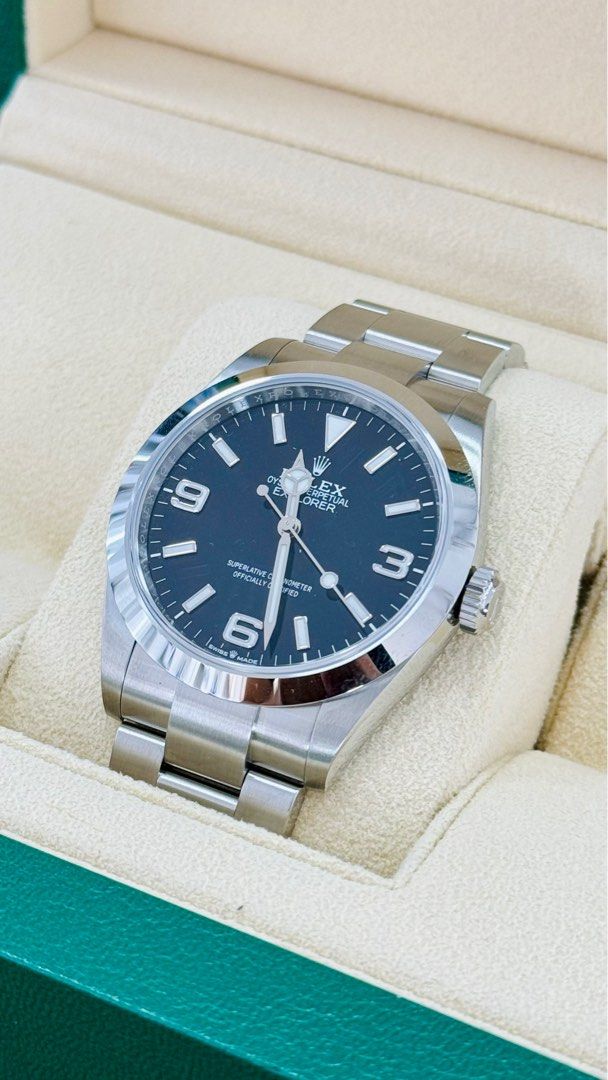 Rolex Oyster Perpetual 40 Black Index (Category: Luxury Watches) located in Makati City. Submitted by poytan (Listing ID 1307104887, Image 2). Description: For sale Rolex Oystersteel Explorer 40 Smooth Bezel Black Index Arabic Dial Oyster Bracelet Reference No. Serial : Store bought Date purchsed : 23-04-2024 Mint condition , Brandnew Original box, Original Papers Men’s.
