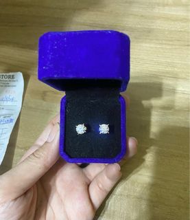 RUSH‼️ with receipt 18k gold with moissanite stone earrings 🥰