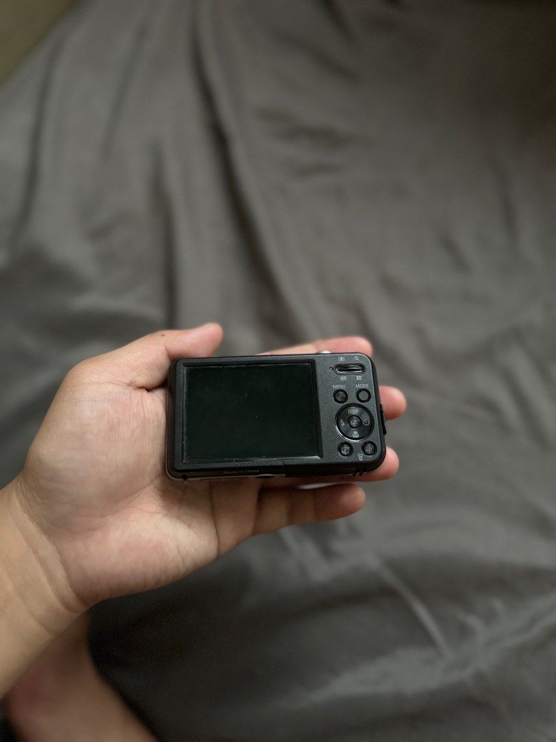 Samsung PL120 Dual LCD (Category: Cameras) located in Valenzuela. Submitted by iramndz (Listing ID 1309946213, Image 2). Description: SAMSUNG PL120 Pink - Dual LCD - Can take pictured and videos - 12.4 MP - Flash is working - Zoom is working - Body cosmetics 8.5/10 sign of usage Issue: Burnt screen but doesn’t affect the output! .