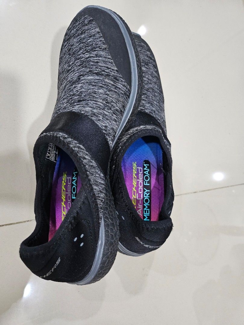 Skechers air-cooled memory foam shoes (Category: Babies & Kids Fashion) located in Paranaque City. Submitted by macadamia31 (Listing ID 1309934675, Image 2). Description: uk 2 us5 eur 35 22cm.