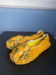SOCOFY Yellow Floral Platforms Slip On Shoes Retro Vintage Cosplay Leather Loafers