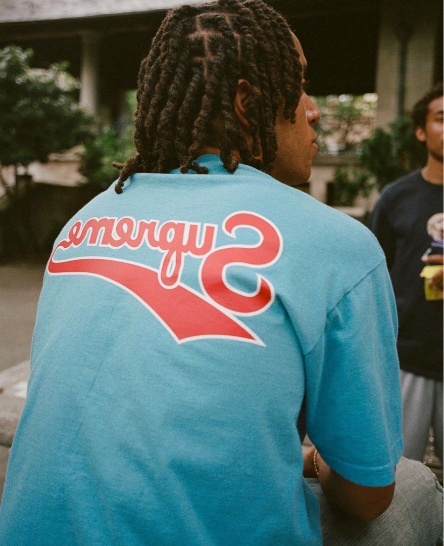 Supreme backwards logo outlet