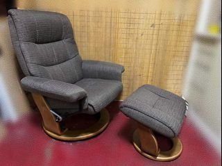SWIVEL RECLINING CHAIR WITH FOOTREST