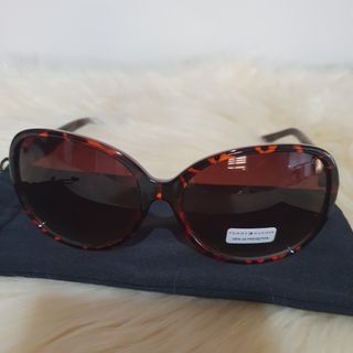 Tommy Hilfiger Women's Shades / Sunglasses