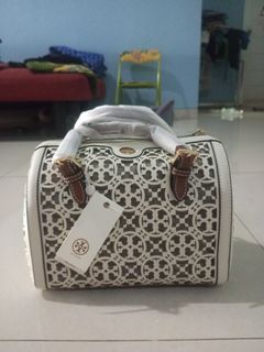 (Kategori: ) berada di . Dikirim oleh selly.aljatsih (ID iklan 1310041054, Gambar 1). Deskripsi: .