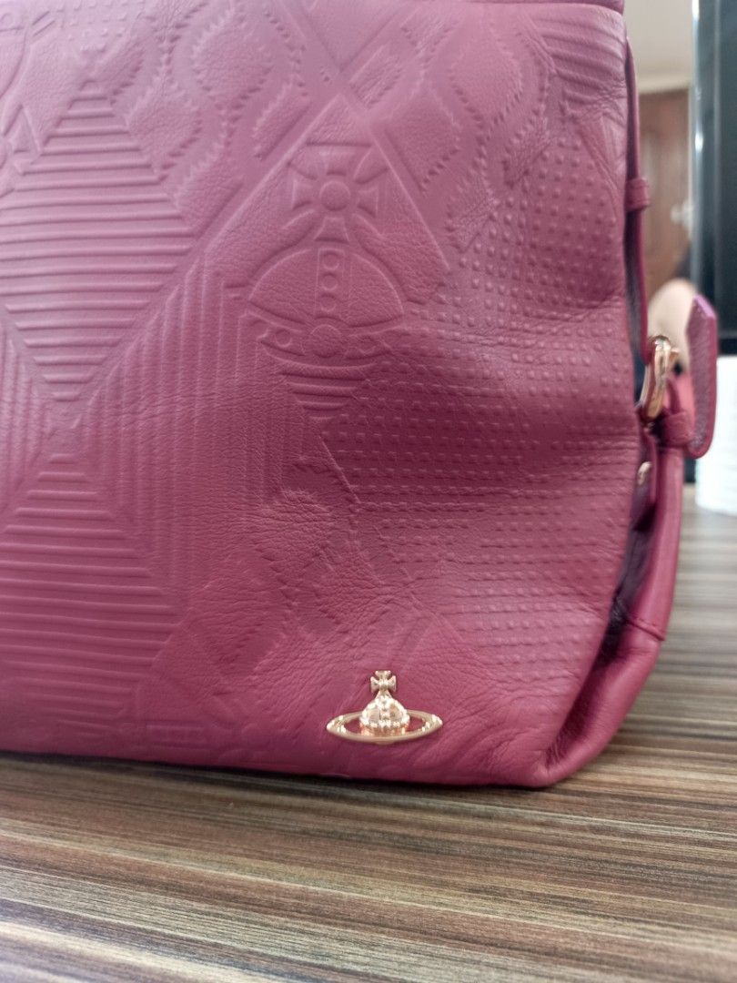 Vivienne Westwood (Category: Luxury Bags & Wallets) located in Antipolo. Submitted by prelovedbyfhaye (Listing ID 1310006754, Image 2). Description: In excellent condition No flaws Genuine leather.
