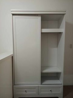Wardrobe / Cabinet