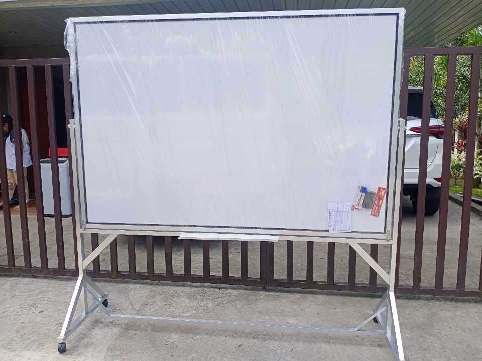 WHITEBOARD,CORKBOARD WITH STAND and WALLTYPE (Category: Other Home Furniture) located in Binan City. Submitted by plesisrhin96177 (Listing ID 1310036219, Image 3). Description: For sale !! ONHAND !! WHITEBOARD !! Limited stock !! Order na po kayo!! For school, warehouse and For Office We have different sizes With stand (Non-magnetic or Magnetic) Revirsible with stand Whiteboard Walltype Whiteboard (Non-magnetic and Magnetic) Corkboard We deliver 