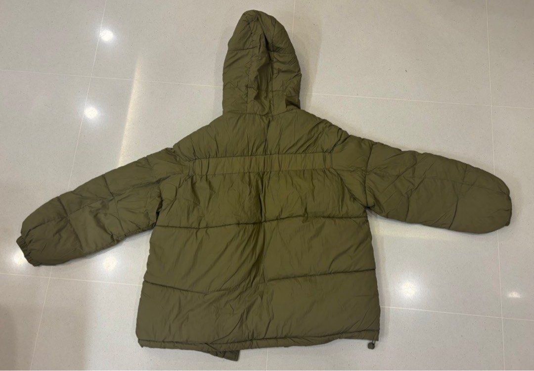 Winter Jacket (Category: Coats, Jackets and Outerwear) located in Singapore. Submitted by wongtj (Listing ID 1309980593, Image 2). Description: Lightly used sub-zero winter jacket for sales. Very comfortable to wear even in temperature as low as -10 deg C..
