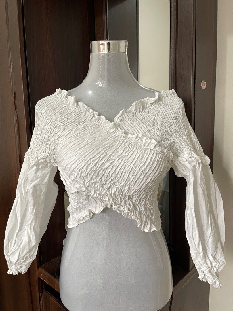 Zara white smoked off shoulder top (Category: Blouses) located in Manila. Submitted by deardeclutter (Listing ID 1309966098, Image 2). Description: Need stitching on underarm part but not too noticeable .