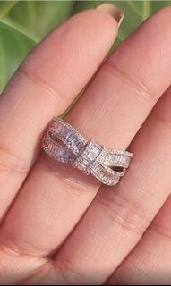 18k white gold 0.70 carat round and baguette diamond knot ring